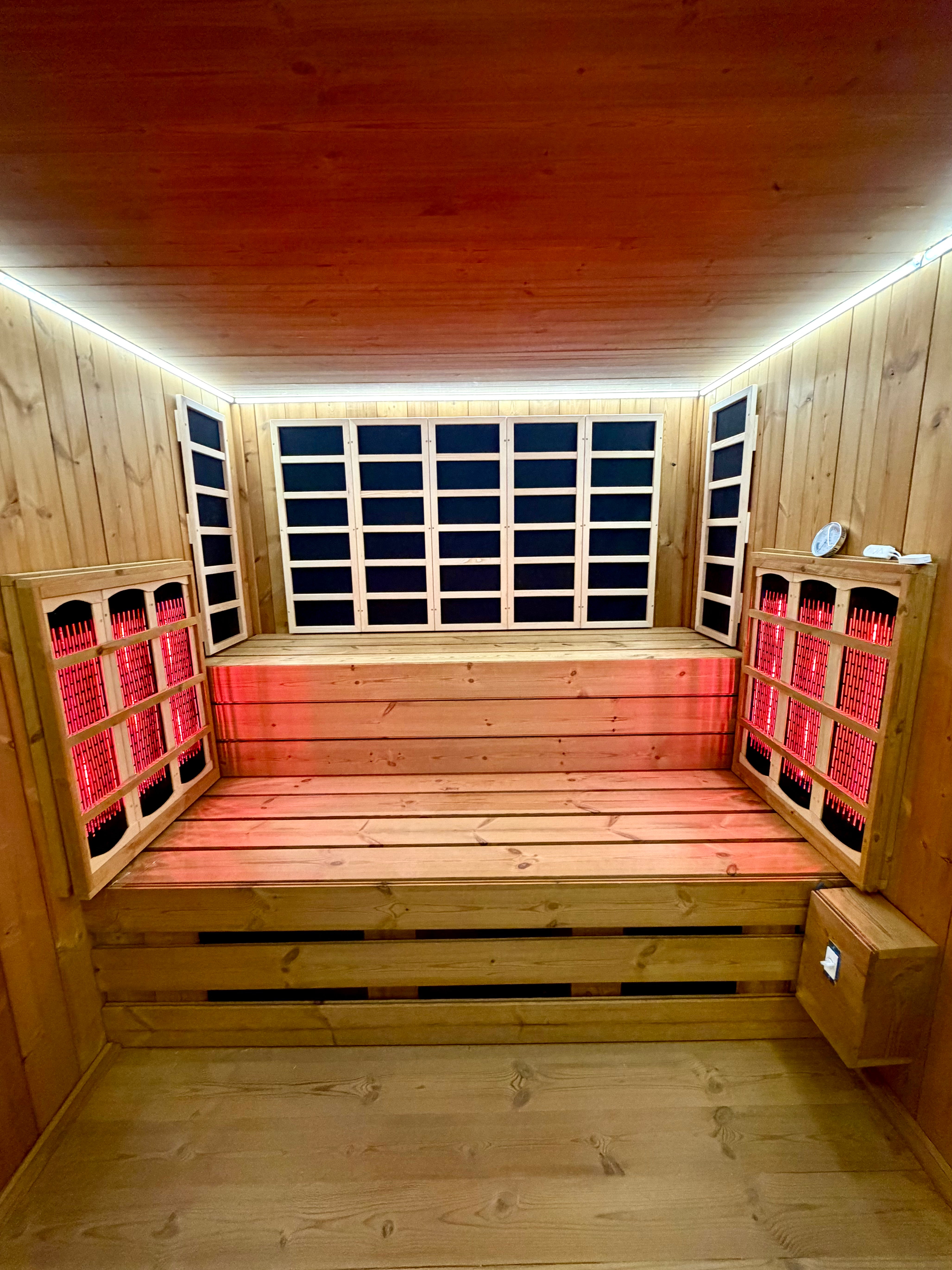 Lukaku - 4-6 person Indoor & Outdoor Traditional & Infrared Sauna