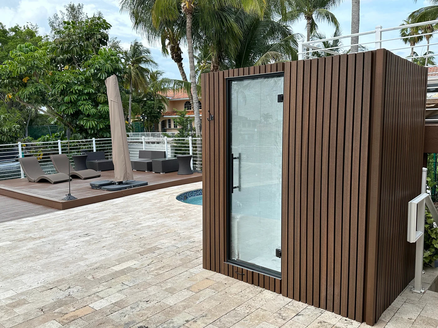 Cali Geyser - 6-person Indoor & Outdoor Steam Room