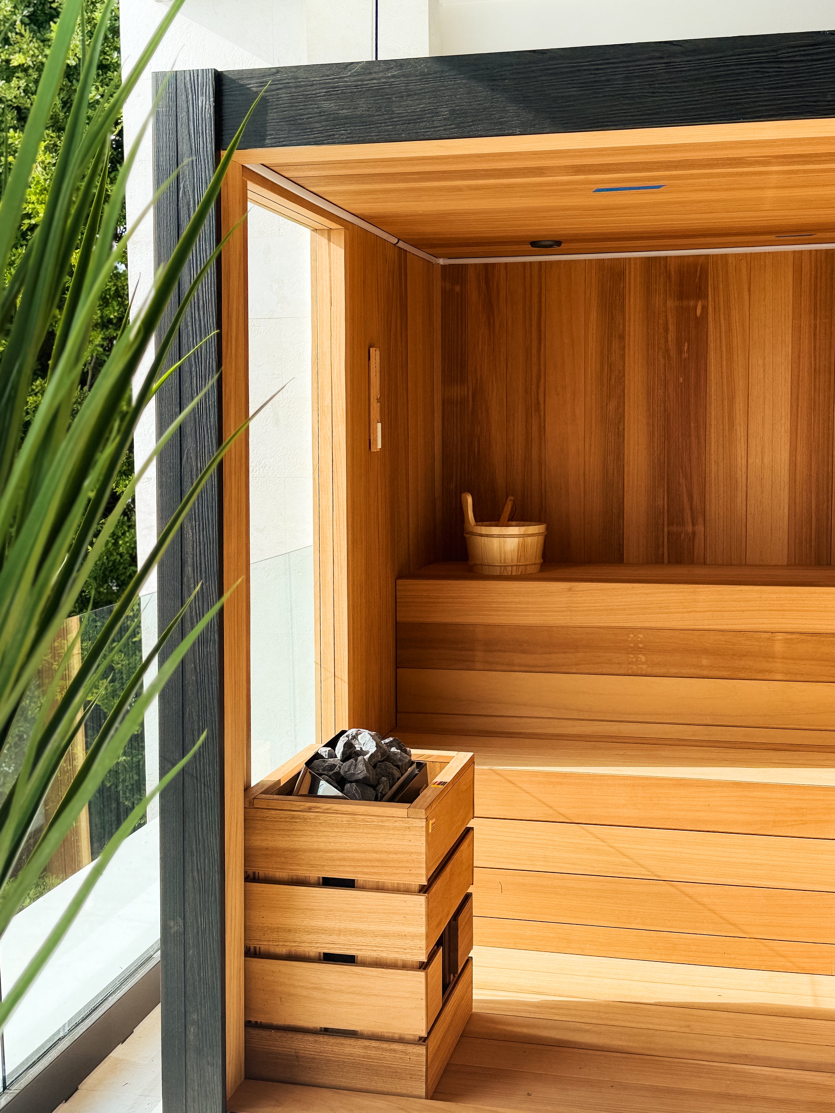 Autana - 4-6 person Indoor & Outdoor Traditional & Infrared Sauna