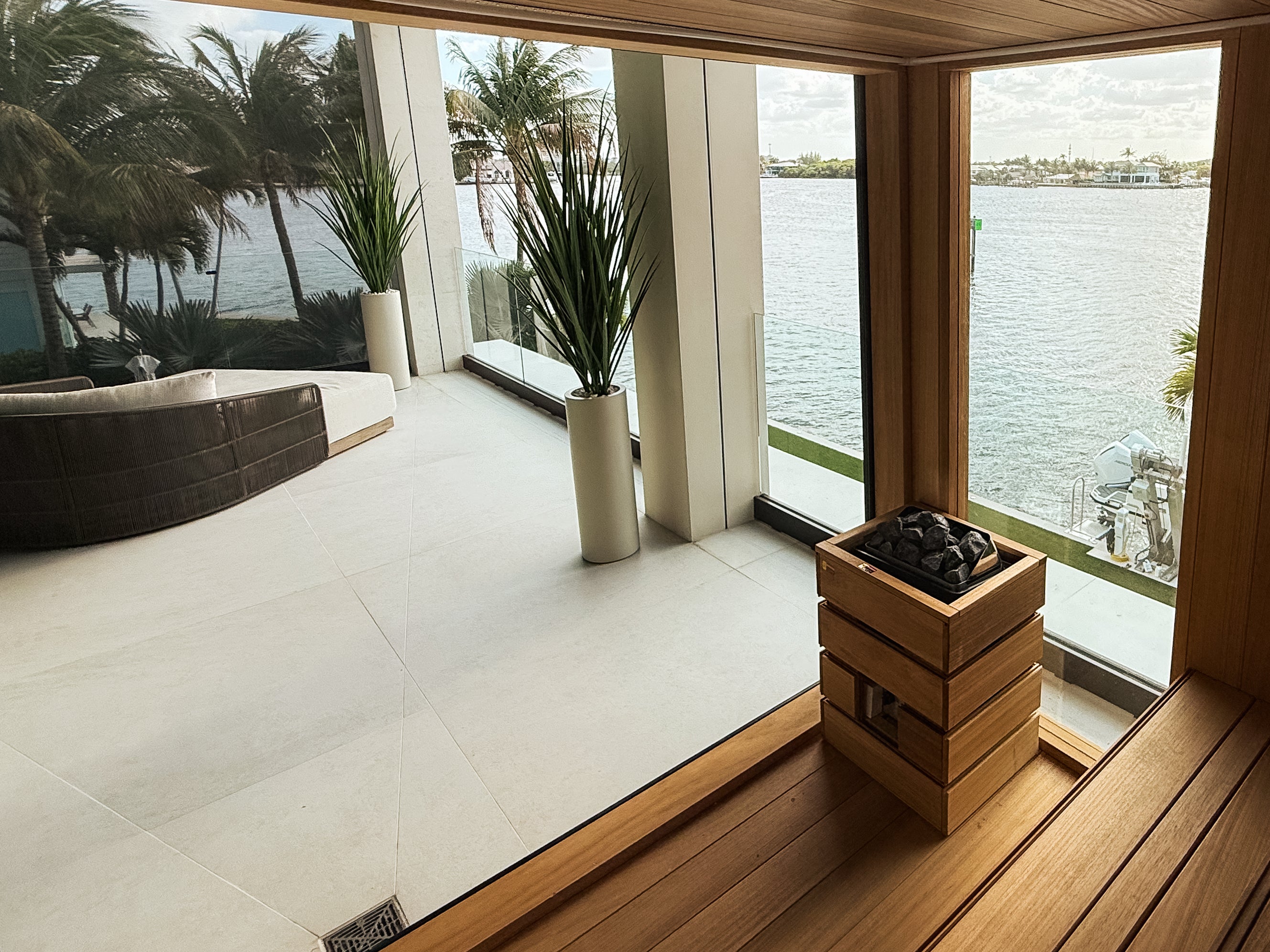 Autana - 4-6 person Indoor & Outdoor Traditional & Infrared Sauna