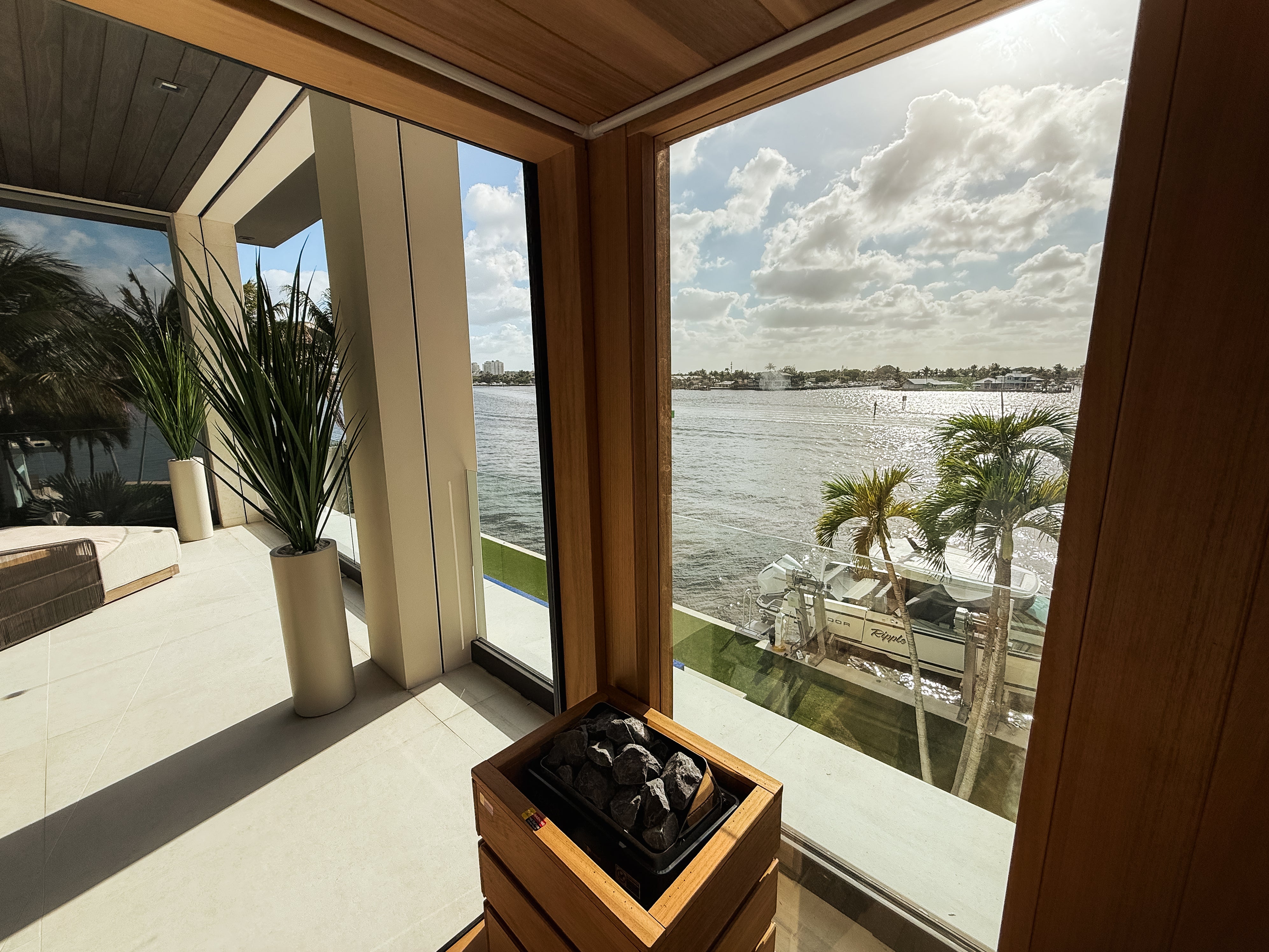 Autana - 4-6 person Indoor & Outdoor Traditional & Infrared Sauna