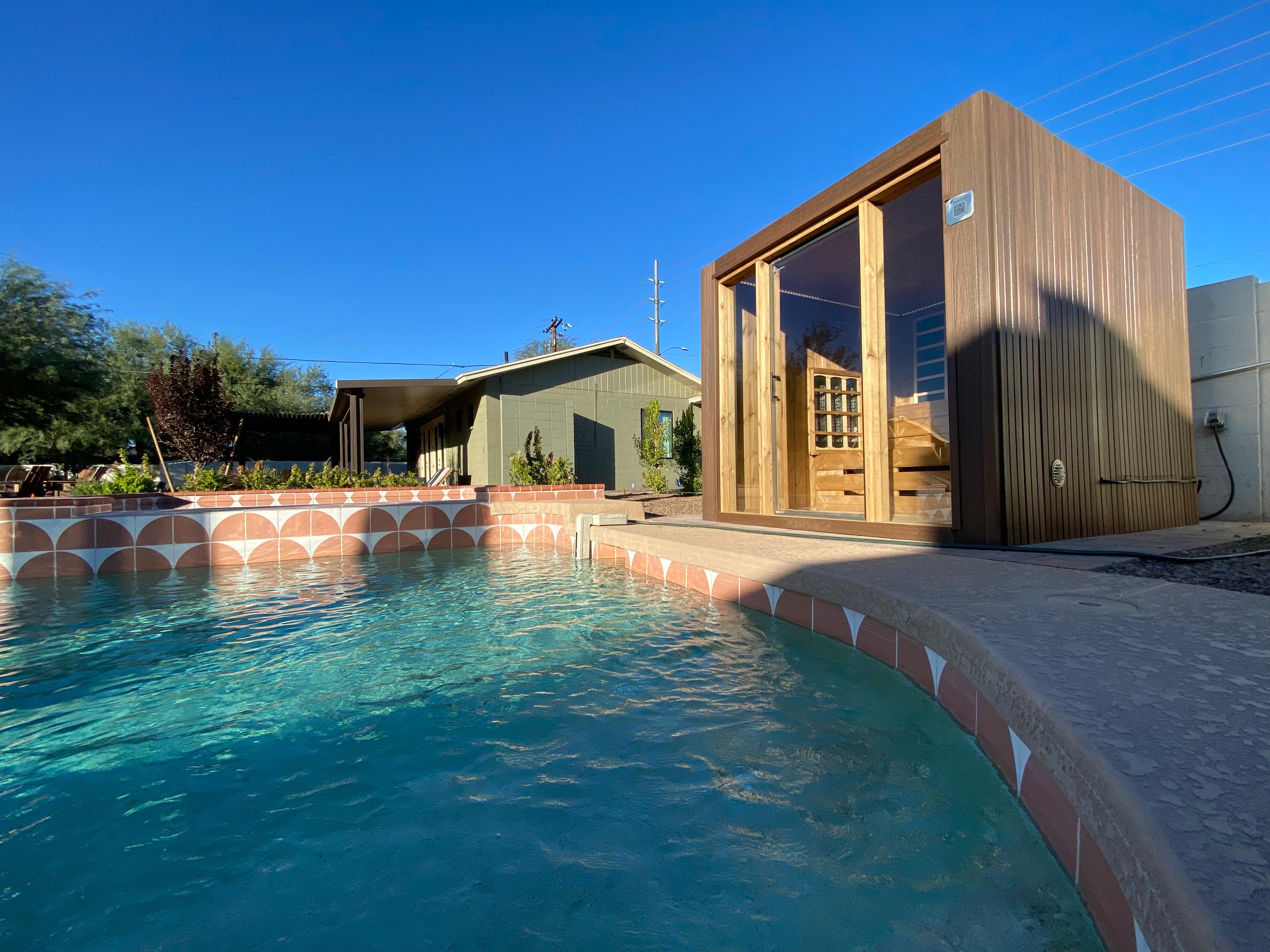 Lukaku - 4-6 person Indoor & Outdoor Traditional & Infrared Sauna