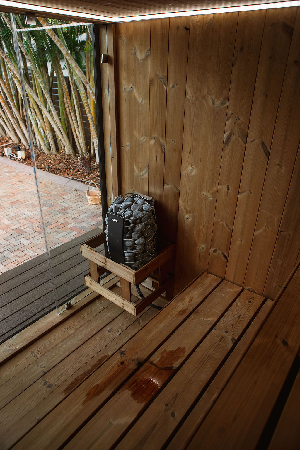 Lukaku - 4-6 person Indoor & Outdoor Traditional & Infrared Sauna