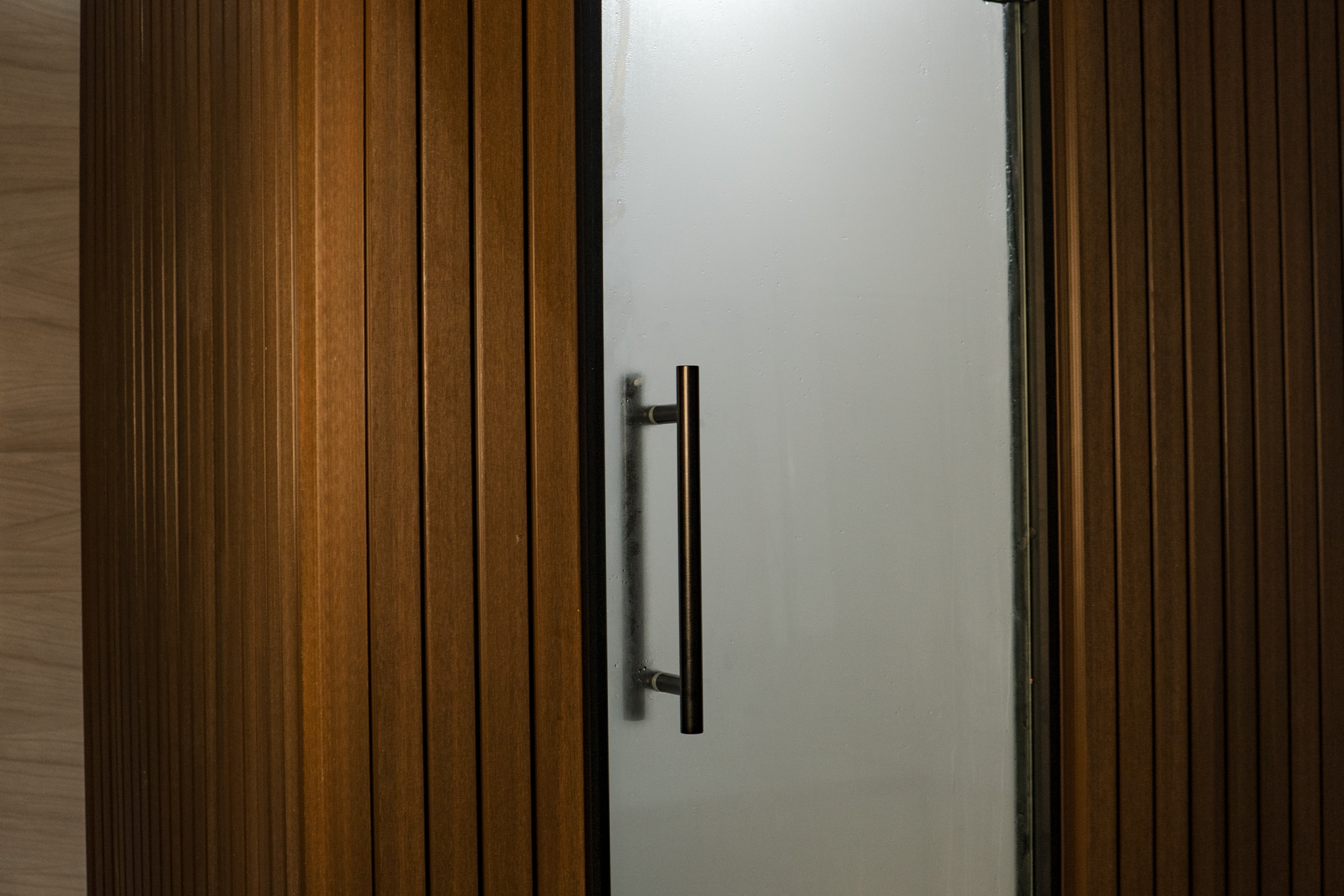 Cali Geyser - 6-person Indoor & Outdoor Steam Room