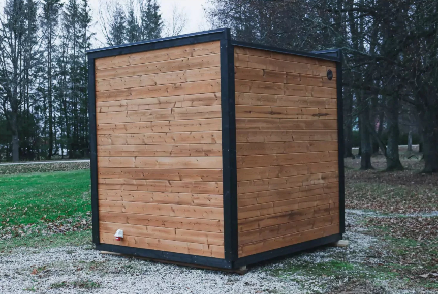 Traditional Outdoor Sauna (4-6 person)