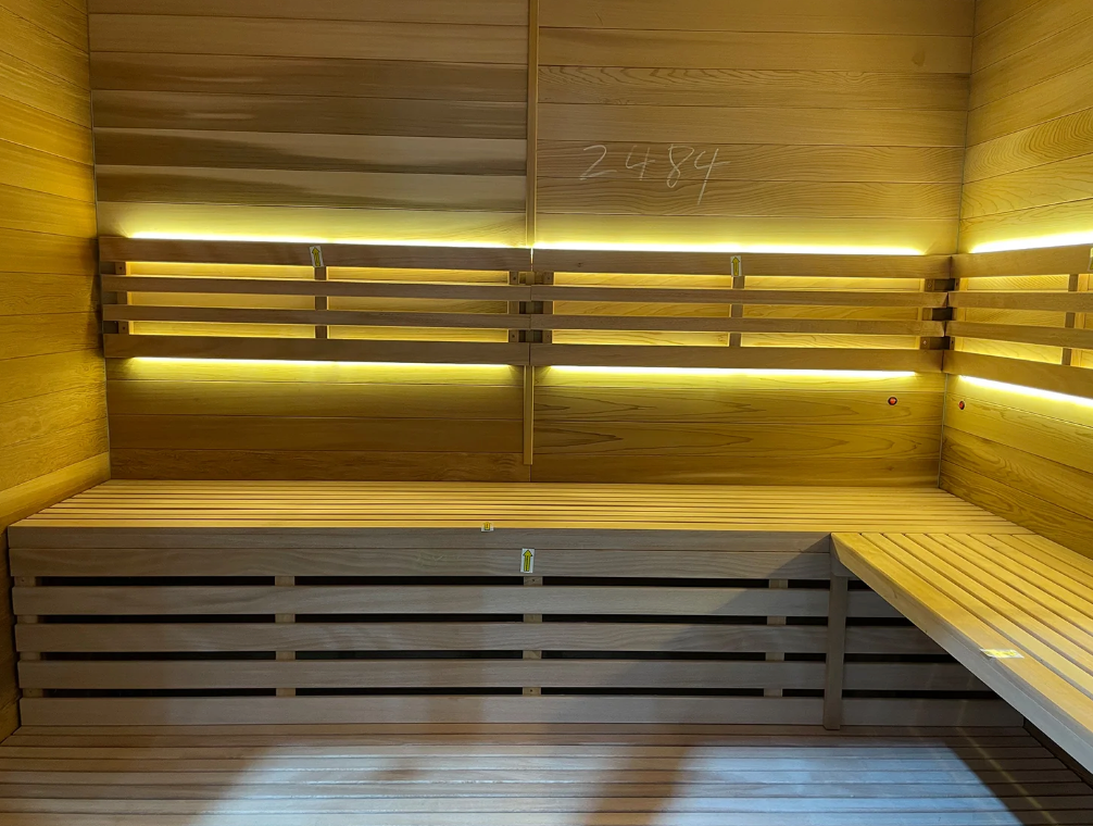 Traditional Outdoor Sauna (4-6 person)