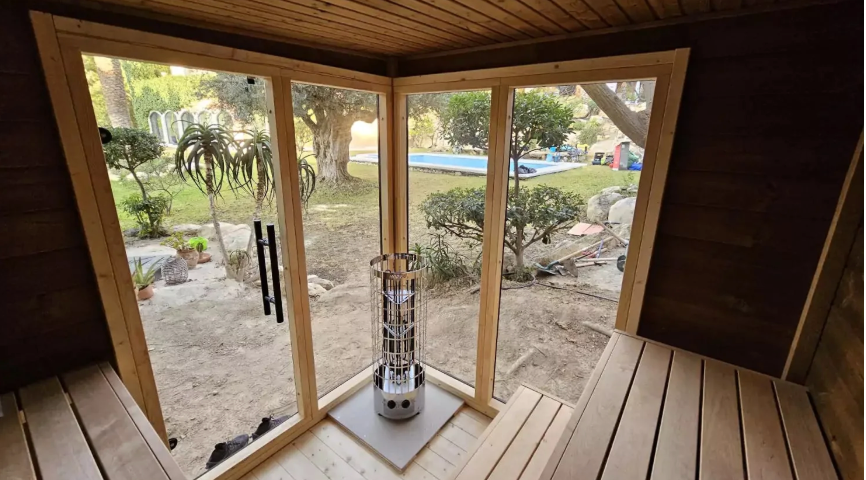 Corner Glass Traditional Outdoor Sauna (6-8 person)