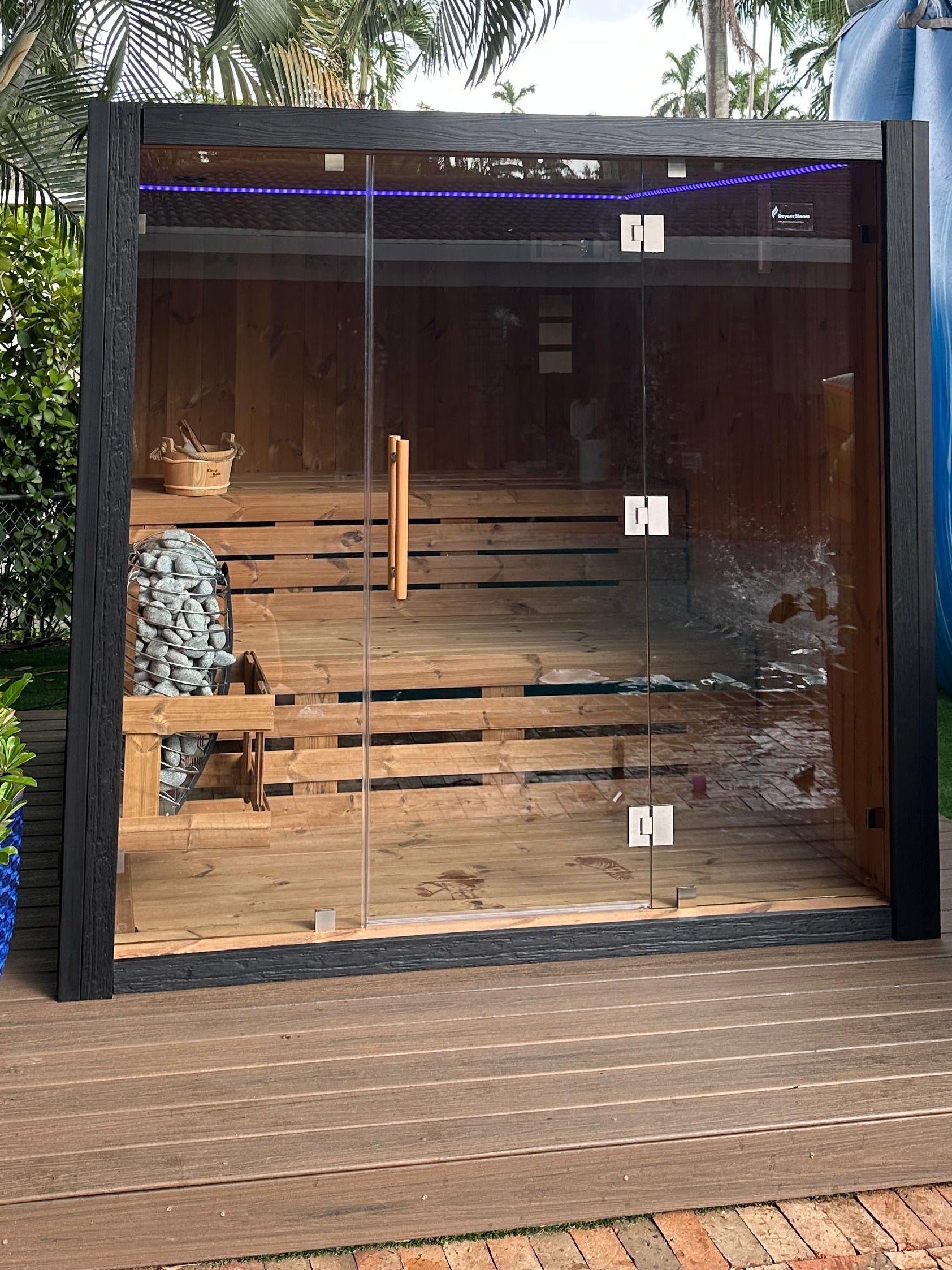 Lukaku - 4-6 person Indoor & Outdoor Traditional & Infrared Sauna