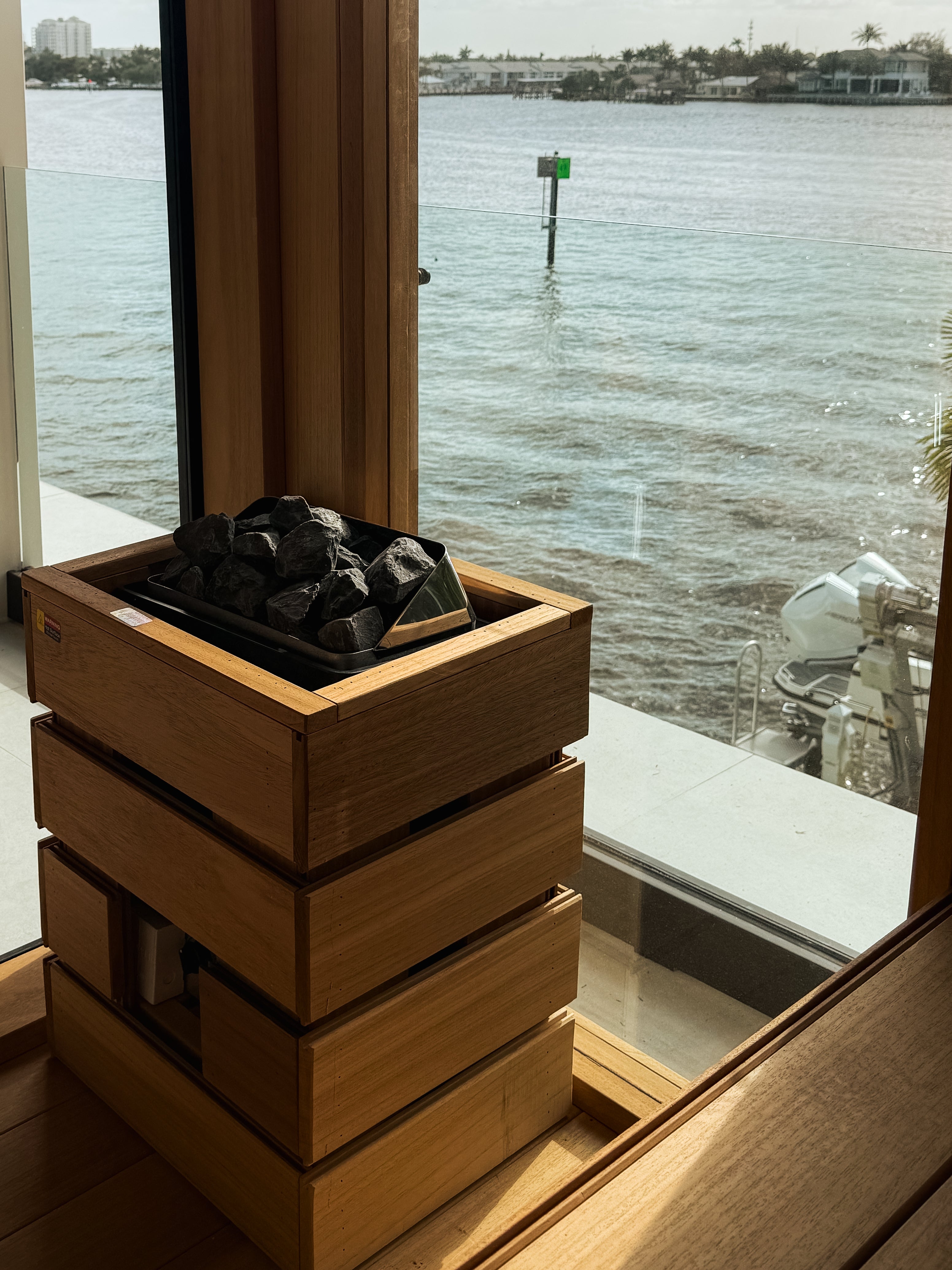 Autana - 4-6 person Indoor & Outdoor Traditional & Infrared Sauna
