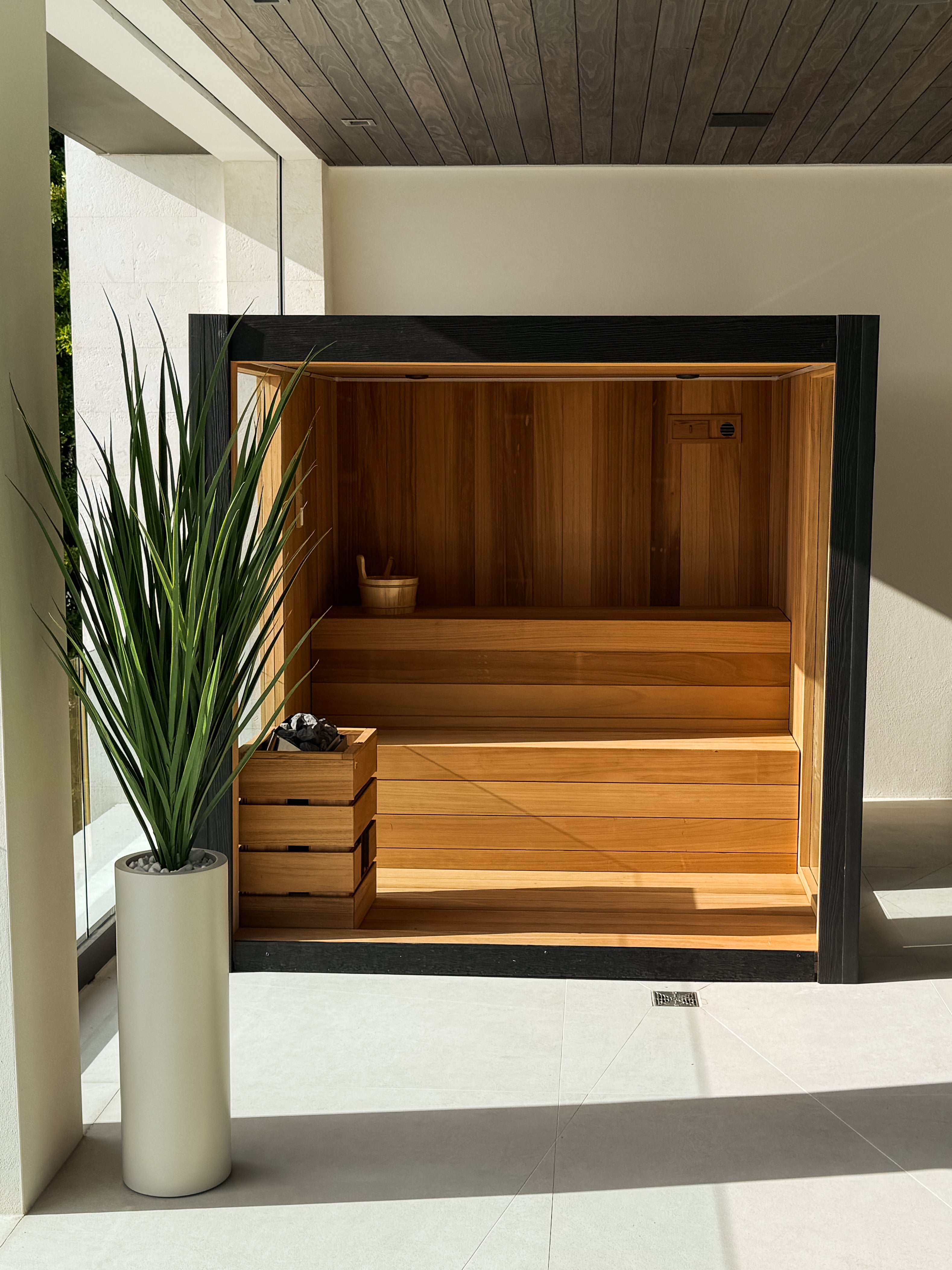 Autana - 4-6 person Indoor & Outdoor Traditional & Infrared Sauna