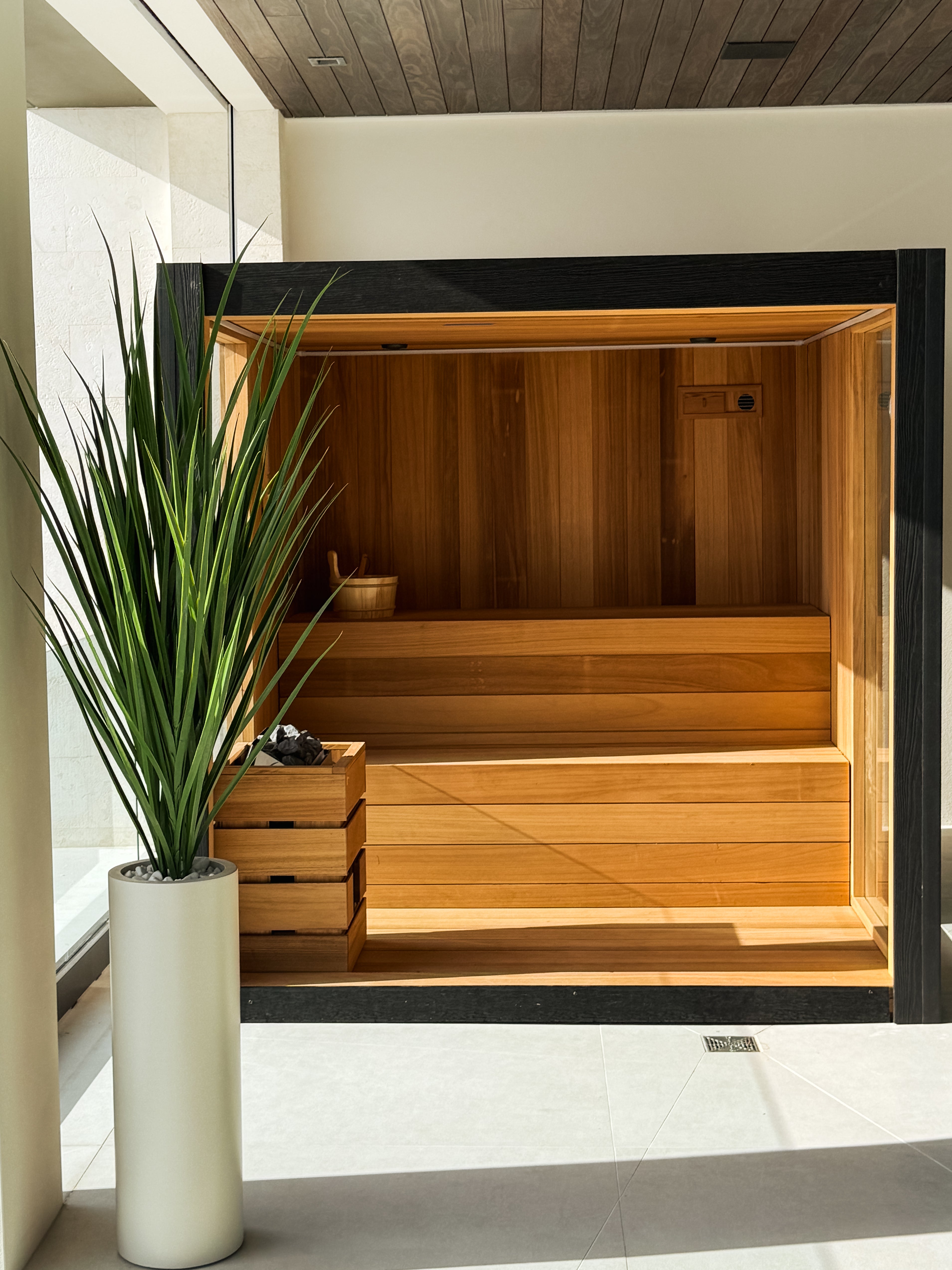 Autana - 4-6 person Indoor & Outdoor Traditional & Infrared Sauna